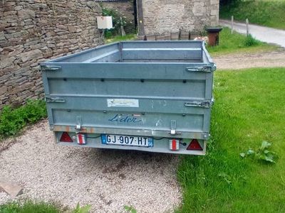 a truck that is parked on the side of the road