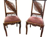 paire de chaises chinoises anciennes dont les assises sont recouvertes de velours rose