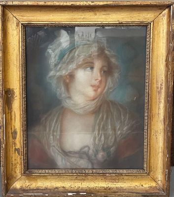 portrait d'une jeune fille portant un bonnet blanc et une robe rouge