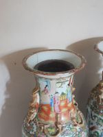 CANTON. Grande paire de vases en porcelaine à décor en émaux… (photo 6)
