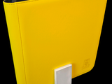 un classeur jaune orné d'un bouton blanc