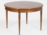 une table à manger ovale avec deux rallonges en haut et deux rallonges en bas