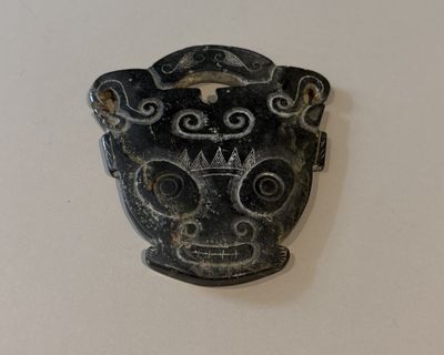 TETE DE DRAGON en pierre dure sculptée de couleur noire, dan…