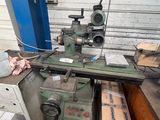 l'image d'une machine dans un garage