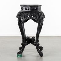 Grande table d'appoint ou socle oriental, orné de motifs de … (photo 2)