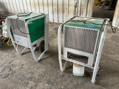 deux machines placées l'une à côté de l'autre