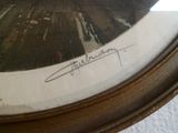 gros plan d'une photo d'une horloge sur une table
