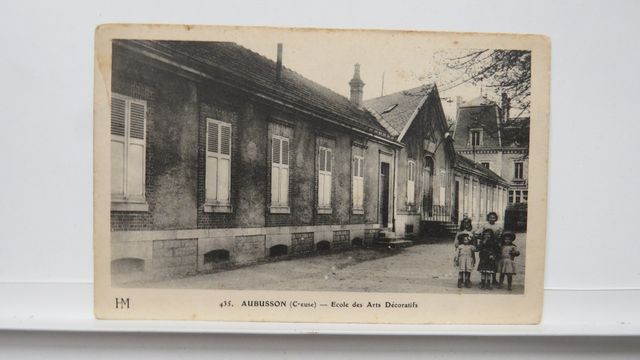 Aubusson : École des Arts décoratifs (HM 435). Petits défauts.Car...