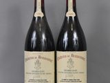 deux bouteilles de vin rouge posées sur une table