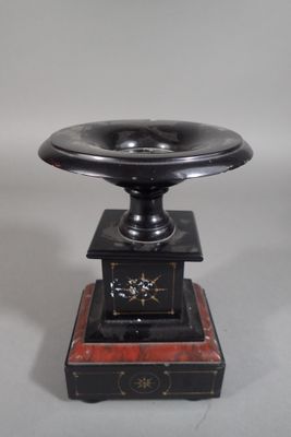 Cassolette en marbre noir et marbre rouge griotte, élément d…