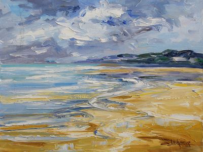 une peinture à l'huile représentant une scène de plage sous un ciel nuageux