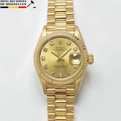 une photo d'une montre Rolex en or avec des diamants sur le cadran