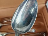 many spoons and spoon spoons in a box