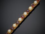 une broche en or, rubis et perles