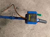 a blue machine that is sitting on the ground