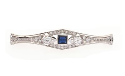 une broche Art déco en saphir et diamants