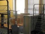 une pièce où se trouvent plusieurs chaises