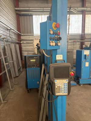 une image d'une machine qui se trouve dans un bâtiment