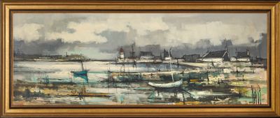 une peinture à l'huile représentant des bateaux dans un port par temps nuageux