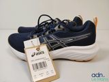 un gros plan d'une chaussure avec une étiquette de prix dessus