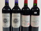 quatre bouteilles de vin sont alignées sur une surface blanche