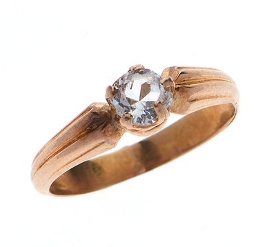 une image d'une bague en diamant sur fond blanc