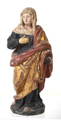 statue d'une femme tenant un bébé dans ses bras