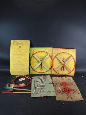 une image représentant un ensemble d'objets variés posés sur une table