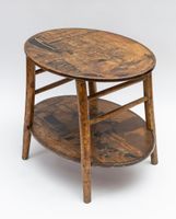 A. GARNIER. Une table basse à deux plateaux ovales à décor p… (photo 3)
