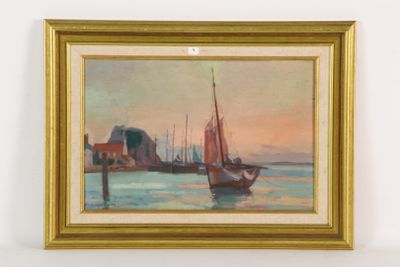 une peinture à l'huile représentant un voilier dans un port, avec un moulin à vent en arrière-plan