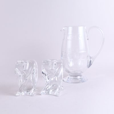 a pitcher and two glasses sitting next to each other on a table