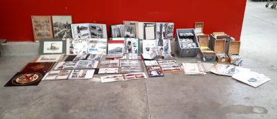 beaucoup de livres et d'images par terre
