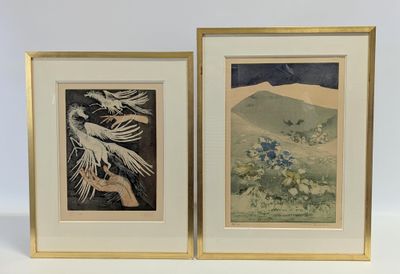 deux reproductions encadrées représentant des montagnes et des arbres, dans des cadres dorés, sur un fond blanc