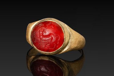 Intaille EN Cornaline ÉTrusque D'UN Centaure Dans Une Bague …