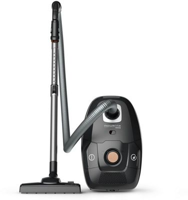 L'aspirateur noir et argent est à côté de l'aspirateur noir et argent