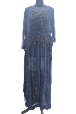 une robe bleue sur un mannequin, un mannequin, un mannequin, un mannequin, un mannequin, un mannequin, un mannequin, un mannequin, un mannequin