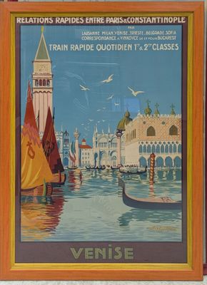 une photo d'une photo de Venise accrochée au mur
