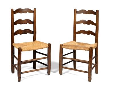 Deux chaises en bois naturel à haut dossier et assise paillé… - Photo 1