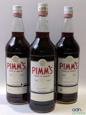 trois bouteilles de Pimm's, la meilleure liqueur