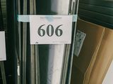 il y a beaucoup de types de portes différents dans le magasin