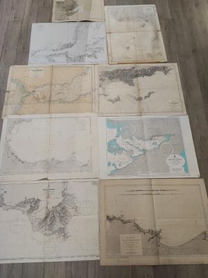 Lot de neuf cartes maritimes papier, détaillant diverses rég…