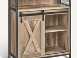 une armoire en bois avec une porte coulissante et des poignées métalliques