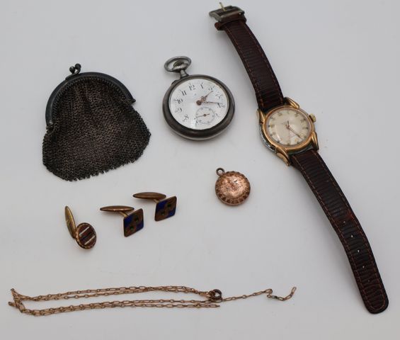 Lot de bijoux fantaisies dont montre à gousset et montre bracelet