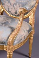 Fauteuil en bois mouluré, sculpté et redoré. (photo 6)