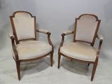 paire de fauteuils français de style louis xvi