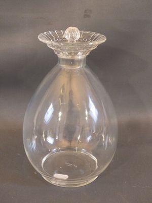 R.LALIQUE France - Carafe ovoïde en verre, col pistil, bouch…