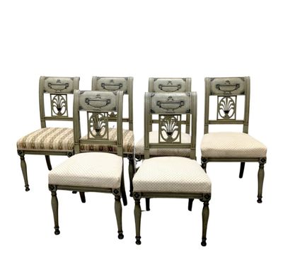 Série de six chaises en bois laqué de style Directoire