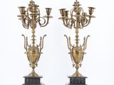 paire de candélabres anciens en laiton avec des socles en marbre noir