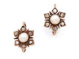 une image d'une paire de boucles d'oreilles en perles et diamants