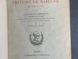 un livre ouvert avec l'image d'un oiseau sur sa couverture